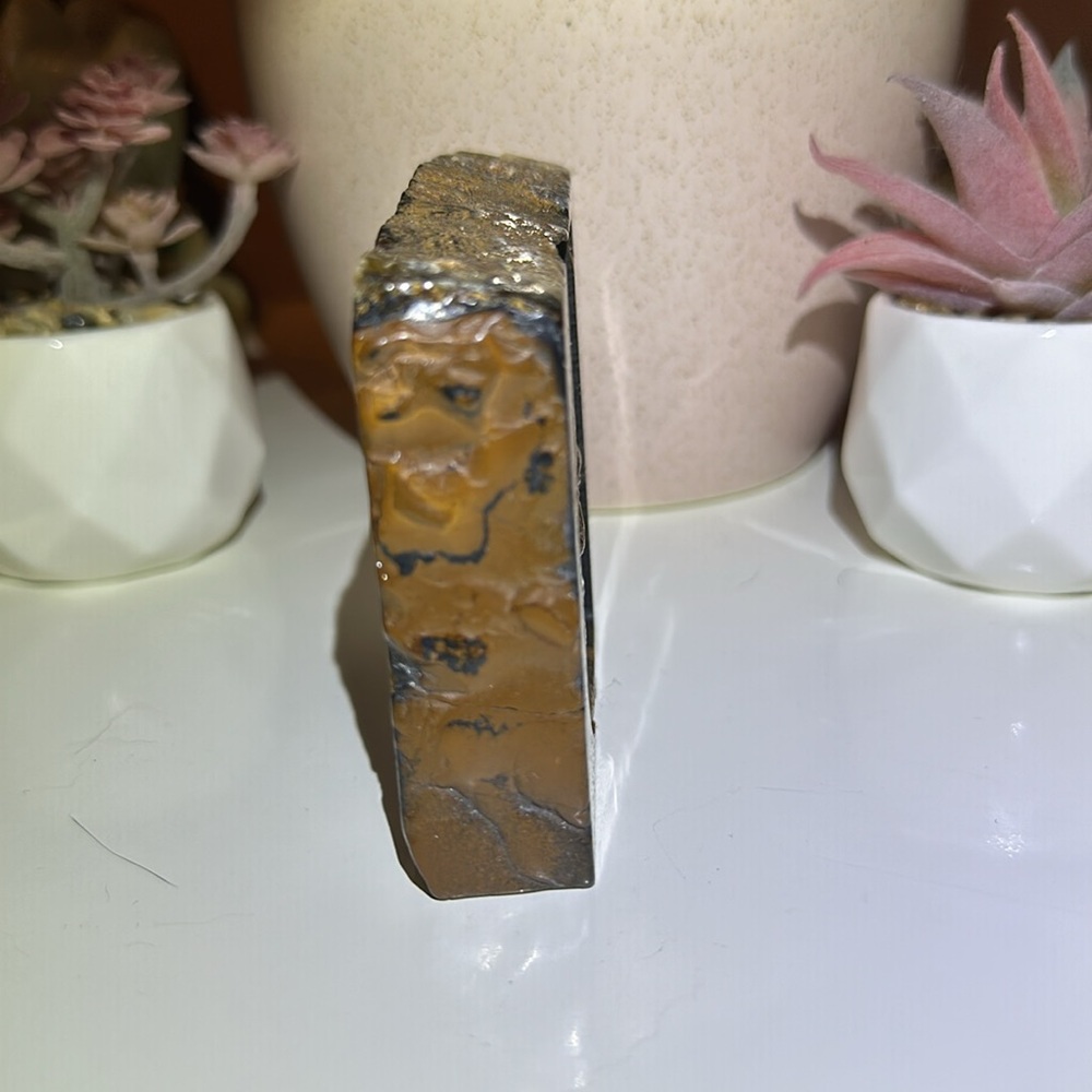 Tigers Eye Slab With Wolf Carving - Picture 8 of 8